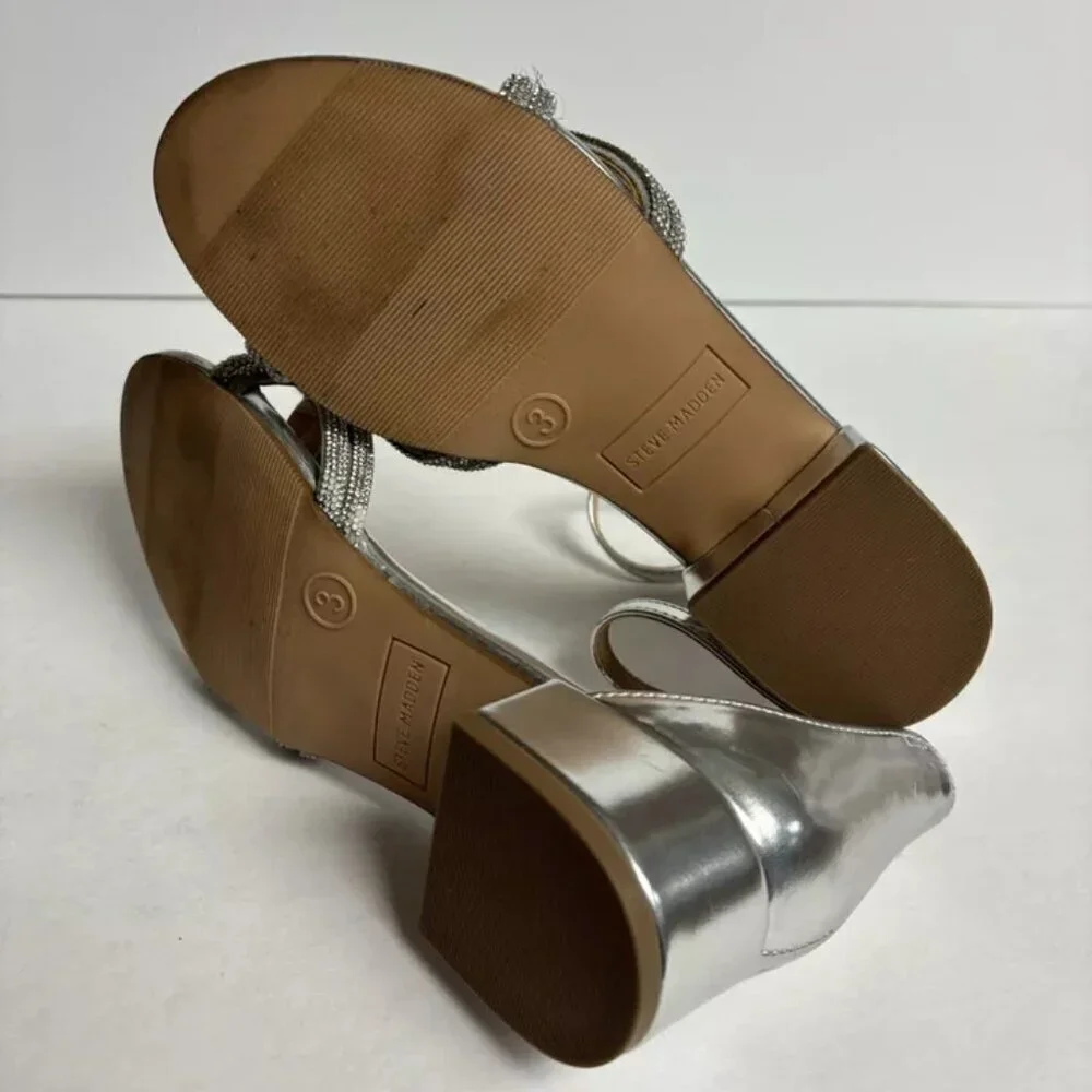Steve Madden Big Kids’ Londynn, Silver Ankle Strap Sandals, Girls’ Size 3 M